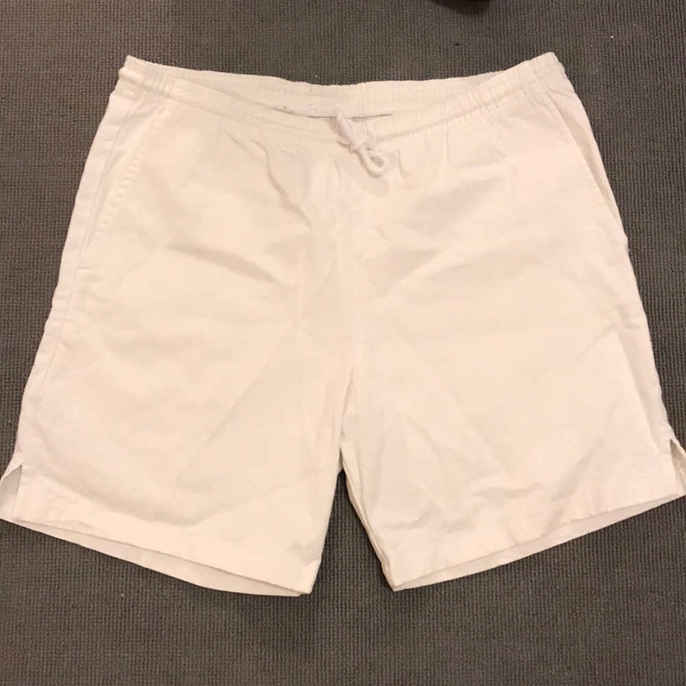 Men’s white American Apparel drawstring shorts